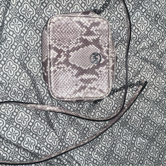 Michael Kores bag - Picture 2 of 2